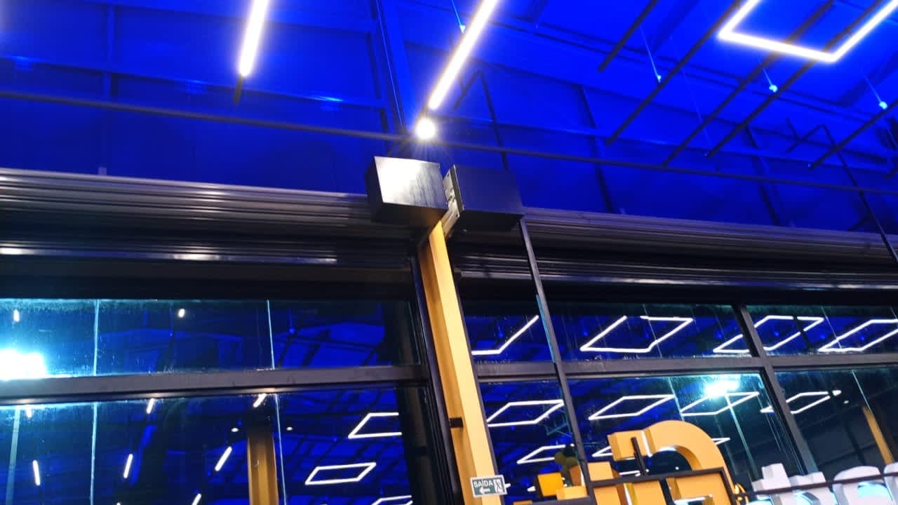 Fachada de obra comercial executada pela Paiva's Kalk